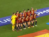 Las jugadoras de la selección española muestran el brazalete en señal de apoyo a Jenni Hermoso.