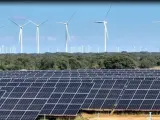 Iberdrola concluye la construcción en Castilla y León de la primera planta híbrida eólica y solar de España.