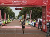 Martín Fiz logra la victoria en el medio maratón de Cardiff.