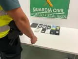 Detenido en Ibiza un hombre sorprendido en el aeropuerto con diez móviles sustraídos