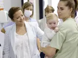 La consejera de Sanidad de la Comunidad de Madrid, Fátima Matute, en el inicio de la campaña de vacunación contra la bronquiolitis