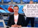 Un tribunal de Rusia ha condenado este miércoles en rebeldía a ocho años y medio de cárcel a la periodista Marina Ovsyannikova.