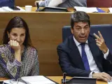 La consellera de Hacienda, Ruth Merino, y el presidente de la Generalitat, Carlos Mazón, durante el pleno de este jueves.
