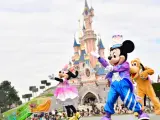 Desfile Dream and Shine Brighter en Disneyland Paris.