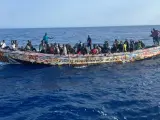 La llegada de cayucos convierte a El Hierro en la nueva Lampedusa: 4.366 migrantes en cinco meses, un millar de ellos menores