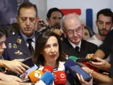 La ministra de Defensa en funciones, Margarita Robles, realiza declaraciones a la prensa. EFE/ Juan Carlos Hidalgo