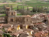Vista del pueblo medieval de Penaranda de Duero desde el mirador del castillo.