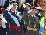 La princesa de Asturias, Leonor y el rey Felipe VI, este jueves durante el izado de la bandera
