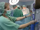 Enfermera del SAS prestando servicio en quirófano