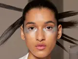 Maquillajes efecto glitter sin la "prohibida" purpurina