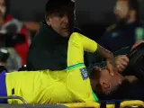 Neymar, tras su lesión frente a Uruguay.