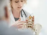 Los expertos recomiendan una serie de consejos para frenar los síntomas de la osteoporosis.