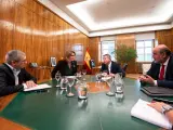 La vicepresidenta tercera, Teresa Ribera, y el presidente de Castilla-La Mancha, Emiliano Garc&iacute;a-Page, este jueves en Madrid.