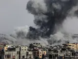 La ciudad de Rafah durante bombardeos israelíes.