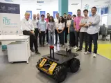Parte del equipo de trabajo de la Universidad de Málaga (UMA), que realizan el proyecto de robots con aspecto de perros que harían las funciones de policía,