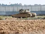 Un carro de combate israelí cerca de Gaza.