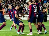 Los jugadores del FC Barcelona celebran el gol de Marc Guiu.