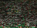 Los aficionados del Celtic de Glasgow llenaron su estadio de banderas de Palestina.