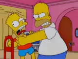 Homer estrangulando a Bart