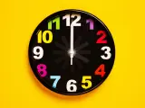 En España, a pesar del debate, todavía continuamos cambiando la hora dos veces al año: en verano y en invierno. ¿Qué día será en 2023? ¿Se retrasa o se adelanta el reloj una hora?