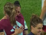 Jenni Hermoso, entre l&aacute;grimas con Irene Paredes tras marcar el gol de la victoria de Espa&ntilde;a ante Italia.