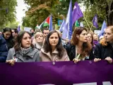 La ministra de Igualdad, Irene Montero, y la secretaria general de Podemos, Ione Belarra, en la manifestaci&oacute;n en apoyo a Palestina celebrada este domingo en Madrid.