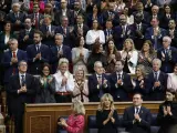 MADRID, 31/10/2023.- Ministros, diputados y senadores socialistas aplauden al término del acto de la jura de la Constitución de la Princesa de Asturias en el Congreso.