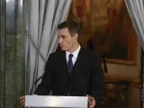 El presidente del Gobierno pronuncia un discurso frente a la Princesa en el Palacio Real.