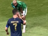 Cristiano Ronaldo, haciendo un gesto a la grada.