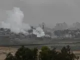 Edificios destruidos y columnas de humo por los ataques del Ej&eacute;rcito de Israel contra la Franja de Gaza.