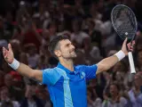 Novak Djokovic celebra su victoria en cuartos antes Holger Rune en el París-Bercy.