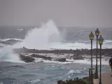 El helicóptero del Grupo de Emergencias y Salvamento (GES) del Gobierno de Canarias ha tenido que rescatar a un total de siete personas.