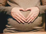 El embarazo es una de las etapas más bonitas en la vida de una mujer que quiere ser madre. Sin embargo, también conlleva riesgos tanto para la futura mamá como para el bebé que espera, por lo que las precauciones deben ser máximas.