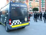 Agentes de la Unidad Omega de la Guardia Urbana de Badalona el 1 de febrero de 2021.