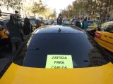 Los taxistas piden "justicia para Carlos".