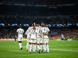 Piña del Real Madrid para celebrar su tercer gol ante el Braga.