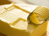 Hacer mantequilla en casa es sencillo, entretenido y saludable.