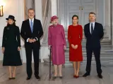 os Reyes Felipe VI y Letizia junto a la reina Margarita II de Dinamarca y los pr&iacute;ncipes herederos, Federico y Mary durante la visita de Estado