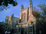 La Universidad Yale, fundada en 1701 y ubicada en New Haven (Connecticut, Estados Unidos), es la décima mejor del mundo. El World University Rankings 2024 le da una puntuación de 94,2 sobre 100 y valora especialmente su calidad de investigación. (Foto: Wikimedia Commons / Pradipta Mitra).
