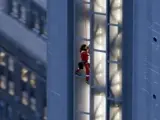 Jared Leto, ayudado por arneses de seguridad pero que realizó el recorrido en base a sus capacidades físicas y ataviado con un traje rojo para salvaguardarse de corrientes aéreas y el frío, alcanzó la cima del emblemático Empire State Building, lo que fue seguido desde la calle por multitud de espectadores.