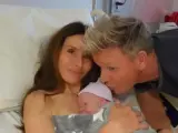 Gordon Ramsay, con su pareja y su nuevo hijo.