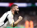 Dani Carvajal celebra su gol ante el Valencia.