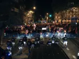 Por d&eacute;cima noche consecutiva, un millar largo de manifestantes se dieron cita ante la sede del PSOE en Ferraz para protestar contra la amnist&iacute;a.