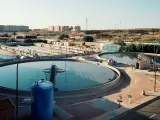 Depuradora Rincón de León, en Alicante, donde se trabaja en aumentar la cantidad de agua regenerada para nuevos usos.