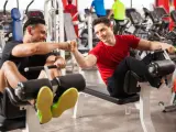 Qué es un ser un gym bro: los gurús del entrenamiento de fuerza para ganar músculo en el gimnasio