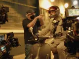 David Fincher y Michael Fassbender en el rodaje de 'El asesino', la nueva película de Netflix