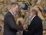 El rey entrega el premio Enrique V. Iglesias a Carlos Slim.