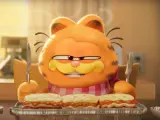 Garfield a punto de disfrutar de su plato favorito