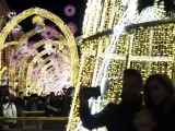 La calle Larios es el escenario principal del encendido de luces de Navidad en Málaga.