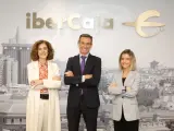 En la foto (de izquierda a derecha): Lily Corredor, directora general de Ibercaja Gestión; Luis Miguel Carrasco, director del Gruopo Financiero de Ibercaja y Beatriz Catalán, directora de Inversiones de Ibercaja Gestión.
